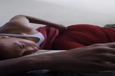 Bokep Jilbab Pamer Ciuman Bibir dan Oral Hot