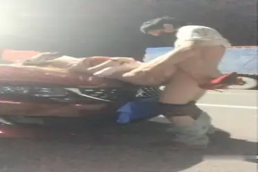 Ngentot Di Atas Mobil